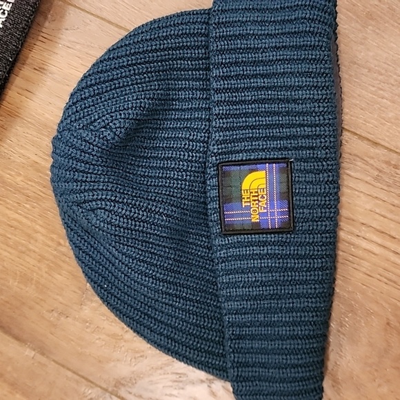 Bundle of 5 Ski Caps Beanies Winter Knit Hats Pom Pom Cozy The North Face Adidas - Picture 3 of 6